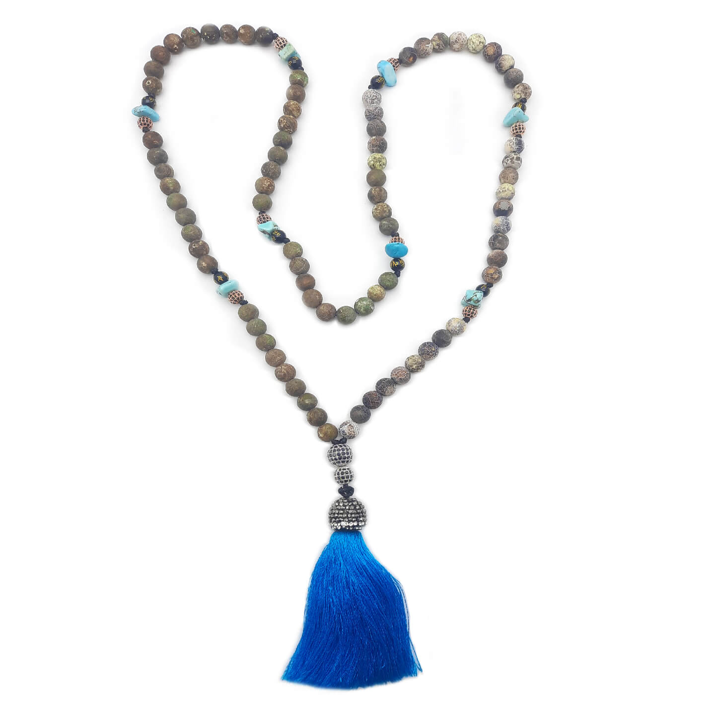 Vi presentiamo la nostra affascinante collezione di Mala tibetani! Realizzato con la massima cura e attenzione ai dettagli, ogni Mala è composto da 108 grani, un numero perfetto che simboleggia la crescita spirituale e l'illuminazione. Queste splendide pietre e cristalli naturali possiedono proprietà curative uniche, che vi daranno il potere di intraprendere il vostro viaggio verso la scoperta di voi stessi. Abbracciate le infinite possibilità che si celano dentro di voi indossando questo squisito accessori